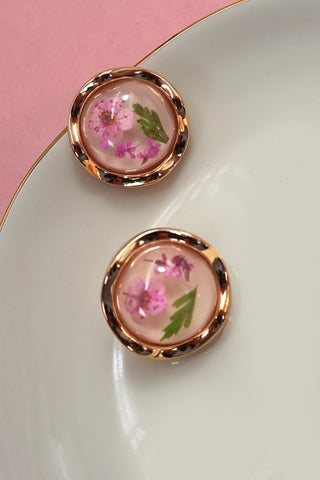 VINTAGE PORCELAIN PRESSED FLORAL STUD EARRINGS | 80E61183