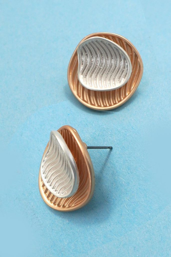 TWO TONE LAYERED WAVE ROUND STUD EARRINGS | 80E61204
