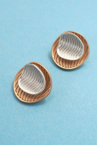 TWO TONE LAYERED WAVE ROUND STUD EARRINGS | 80E61204