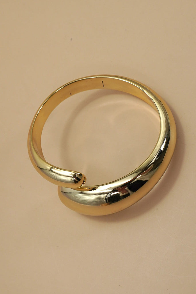 WIDE TEARDROP SHAPE BANGLE | 40B5186