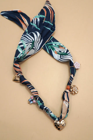 SCARF CHARM NECKLACE-HEART FLOWER CERAMIC FLORAL | 80N92320