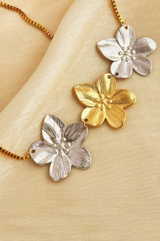 18K STAINLESS STEEL TARNISH FREE FLOWER NECKLACE | 40NK9579