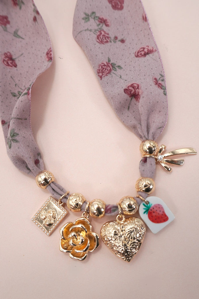 SCARF CHARM NECKLACE-FLOWER STRAWBERRY HEART BOW | 80N92366