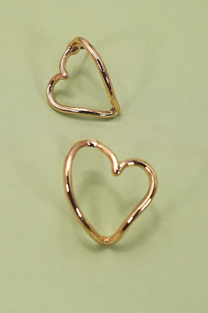 OPEN CUT CURVED HEART STUD EARRINGS | 80E61292