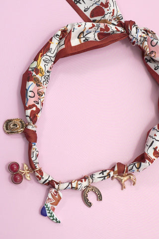 SCARF CHARM NECKLACE-BOOT CHERRY HORSESHOE HAT | 80N92393