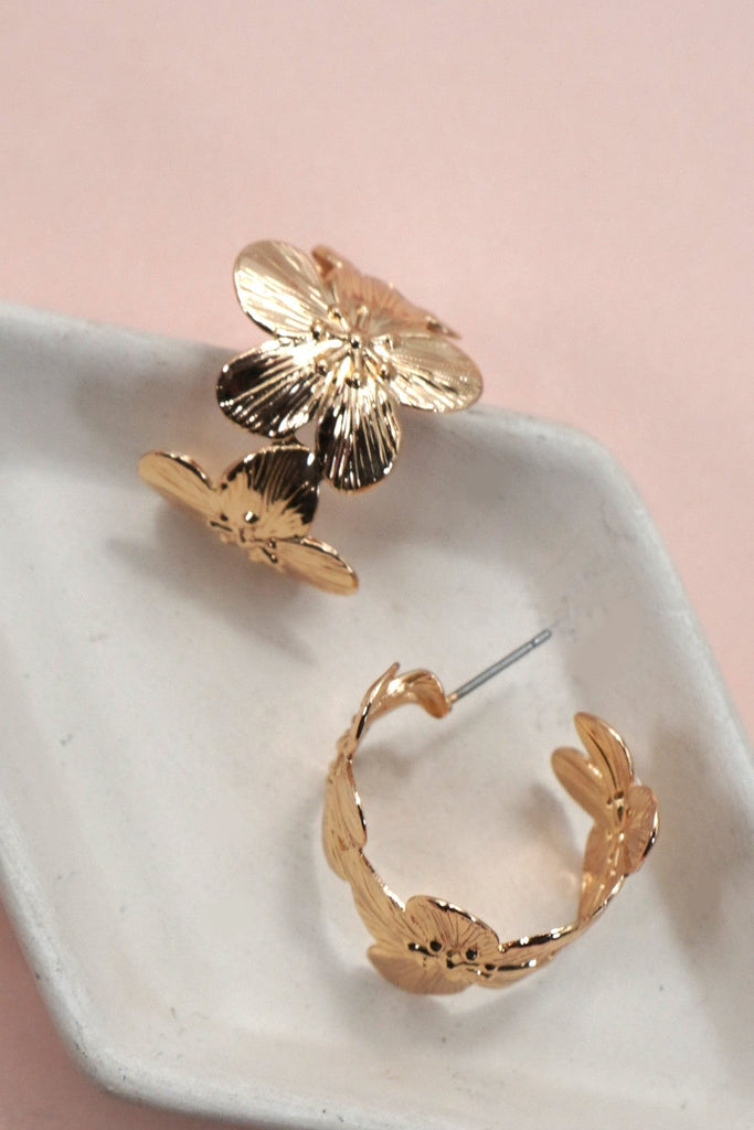 MULTI FLOWER CIRCULAR HOOP EARRINGS | 80E61354