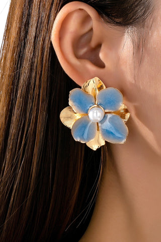 BOLD STATEMENT FLOWER PEARL STUD EARRINGS | 80E61388