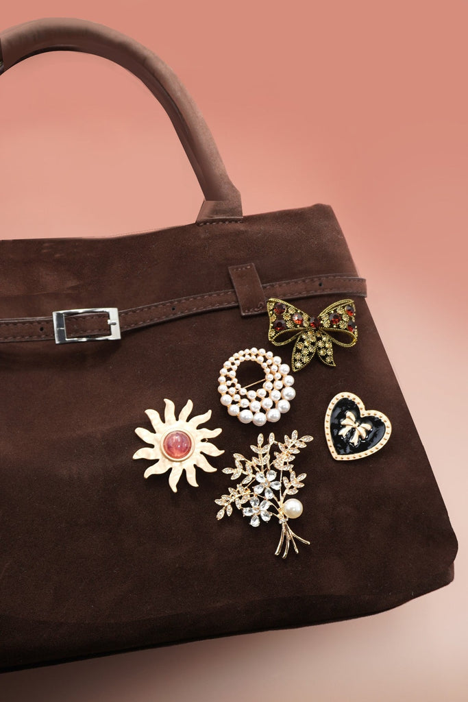 VINTAGE HEART RIBBON EPOXY GOLD BROOCH PIN | 80BC053