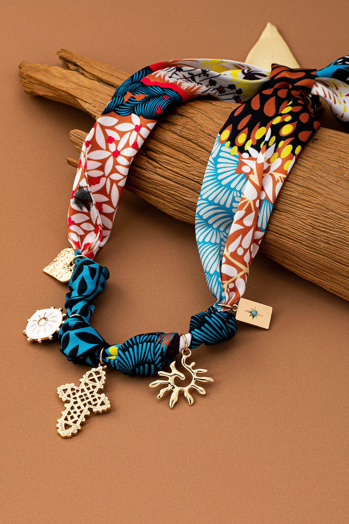 HANDMADE ANIMAL DESIGN SCARF NECKLACE-CROSS  HEART | 80N92491