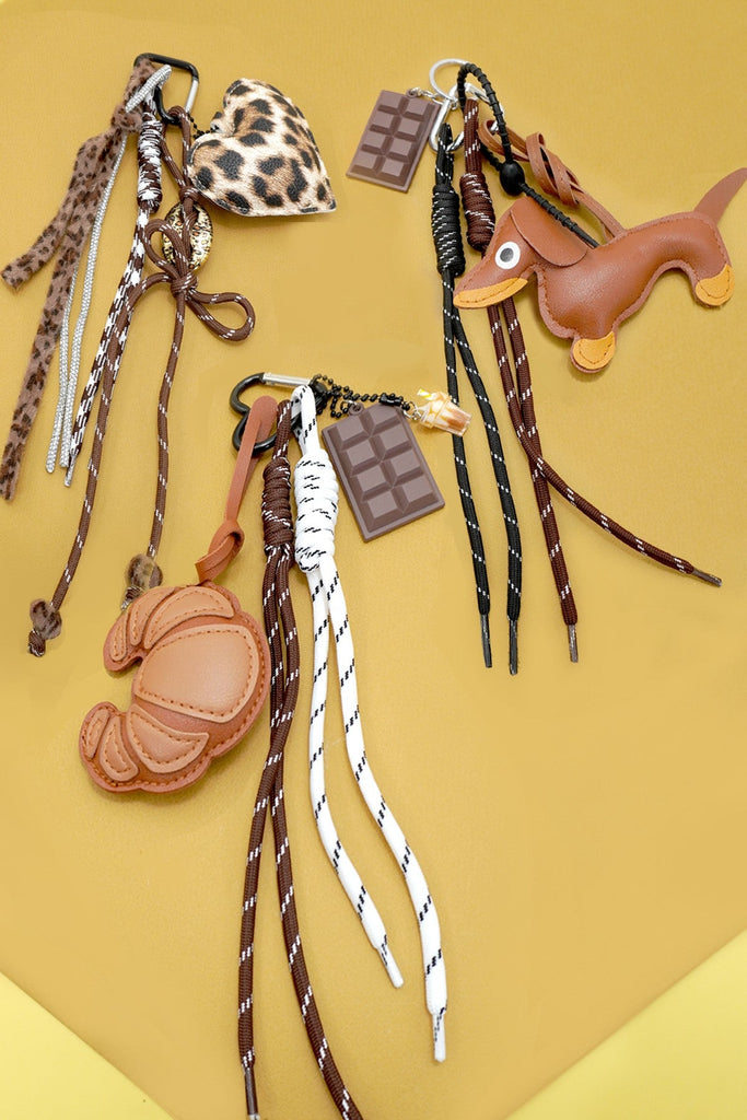 BAG CHARM KEY CHAIN - VEGAN LEATHER CROISSANT | 40KC166