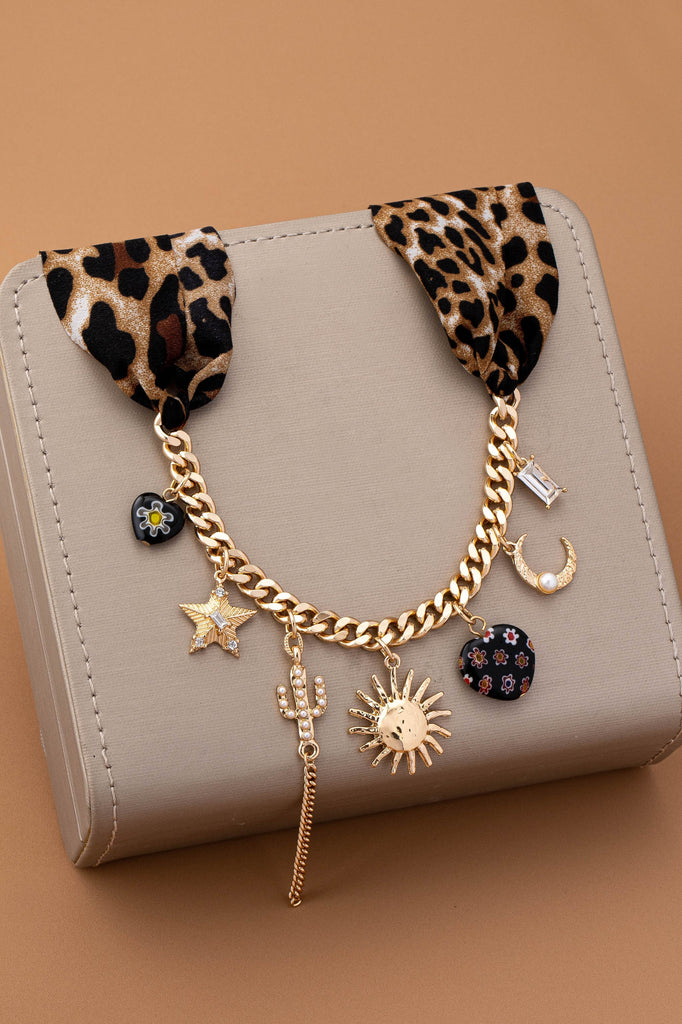 CHARM ANIMAL SCARF NECKLACE-WESTERN SUNBLAST STAR | 80N92617