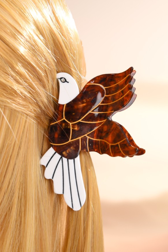 JUMBO VIBRANT EAGLE HAIR CLAW CLIPS | 40H1030