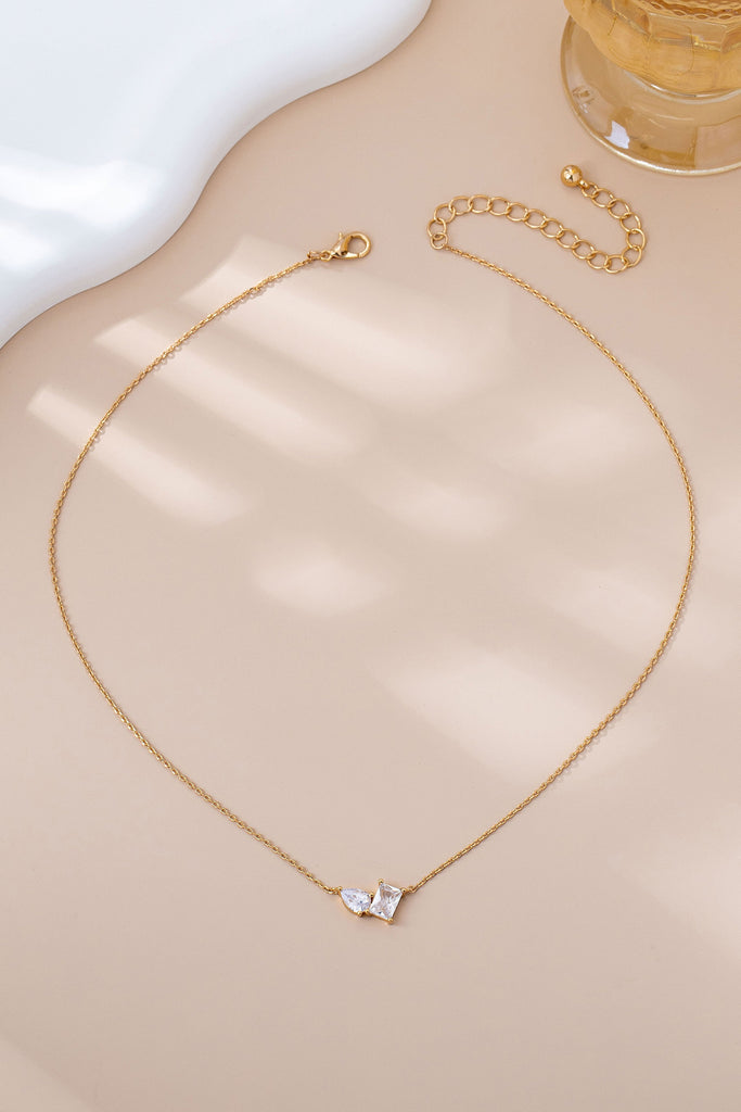 Teardrop Rectangle Crystal Pendant Necklace | 80N92666