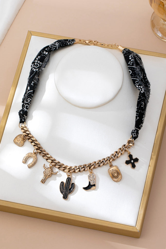 CHARM ANIMAL SCARF NECKLACE-WESTERN CROSS BOOT HAT | 80N92703