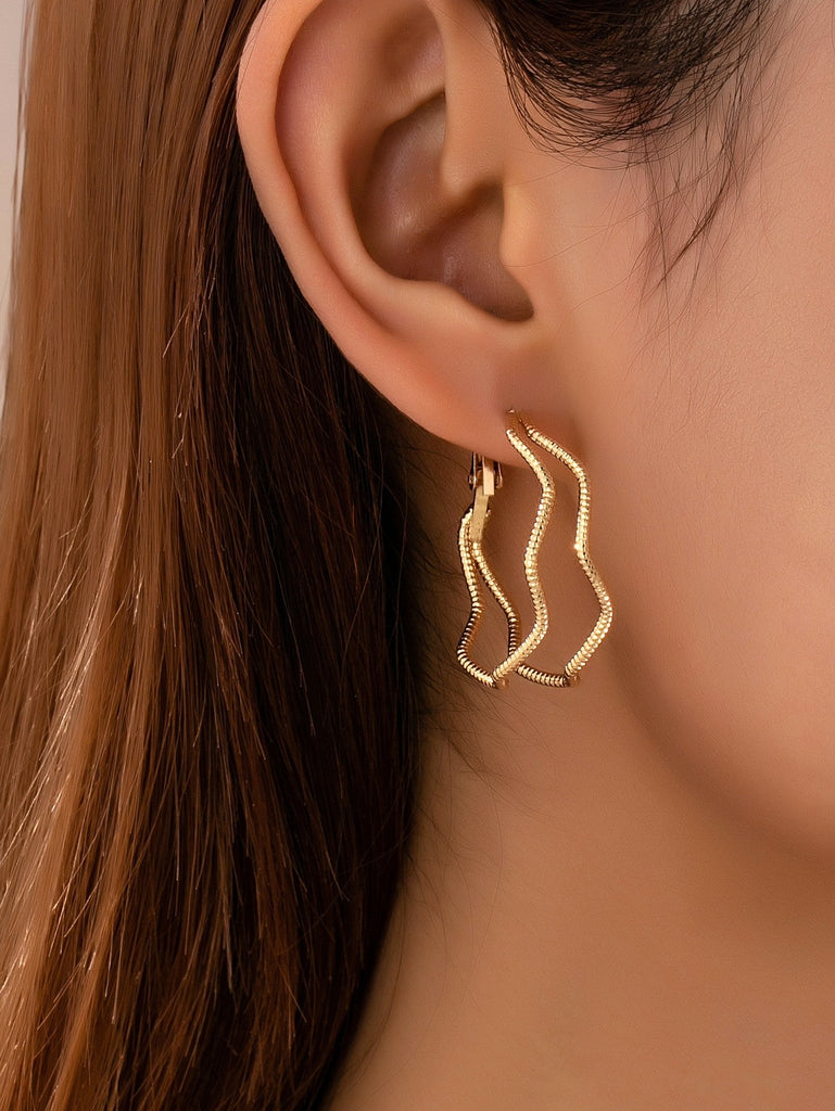 Textured Wavy Gold Hoop Earrings | 80E61896