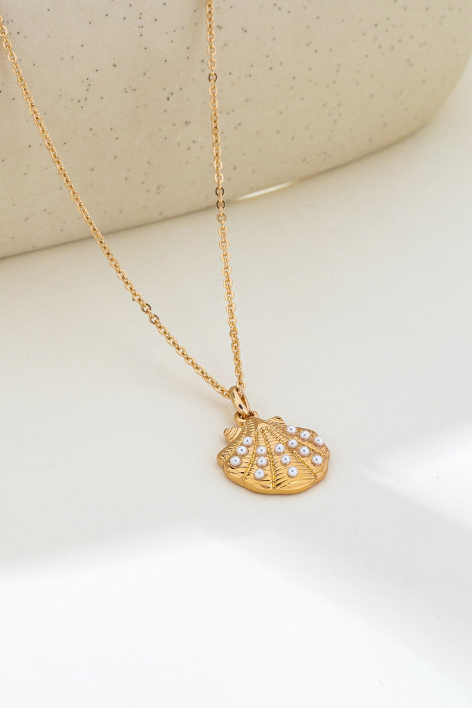 Pearl-Accented Shell Pendant Necklace | 80N92915