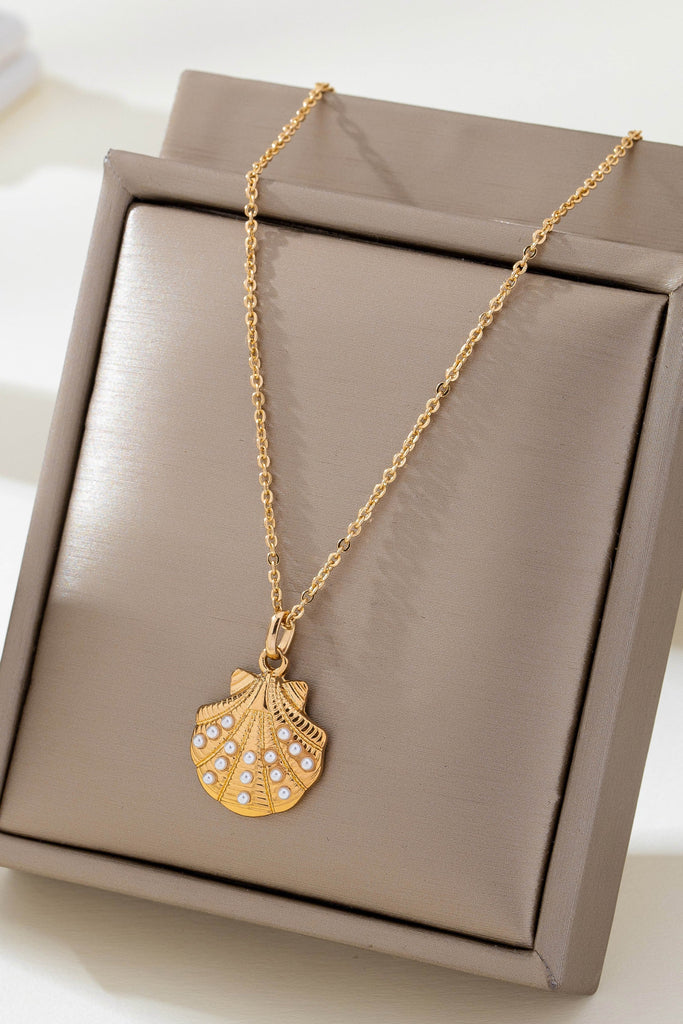 Pearl-Accented Shell Pendant Necklace | 80N92915