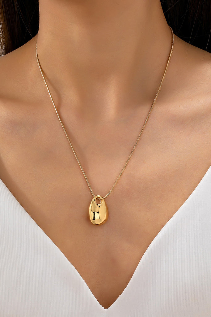 Sculptural Teardrop Pendant Necklace | 80N93028