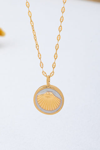 Gold Seashell MOP Medallion Necklace | 80N93074