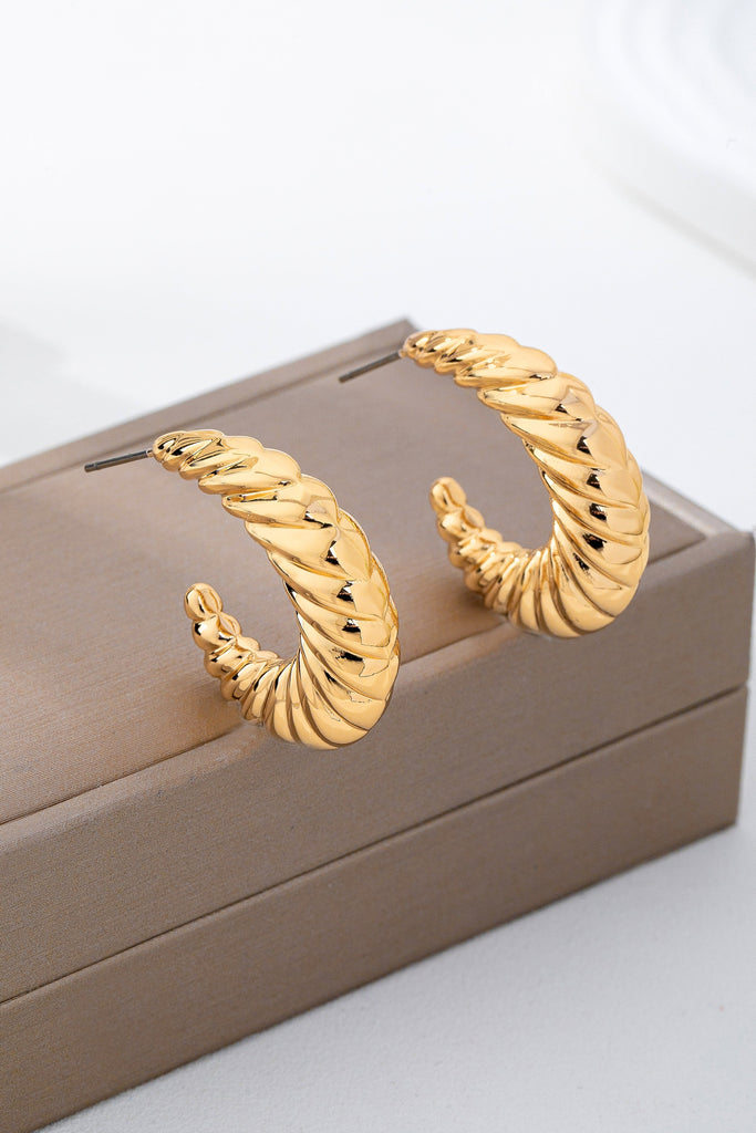 Vintage-Inspired Gold-Tone Ribbed Croissant Hoop Earrings | 80E62234