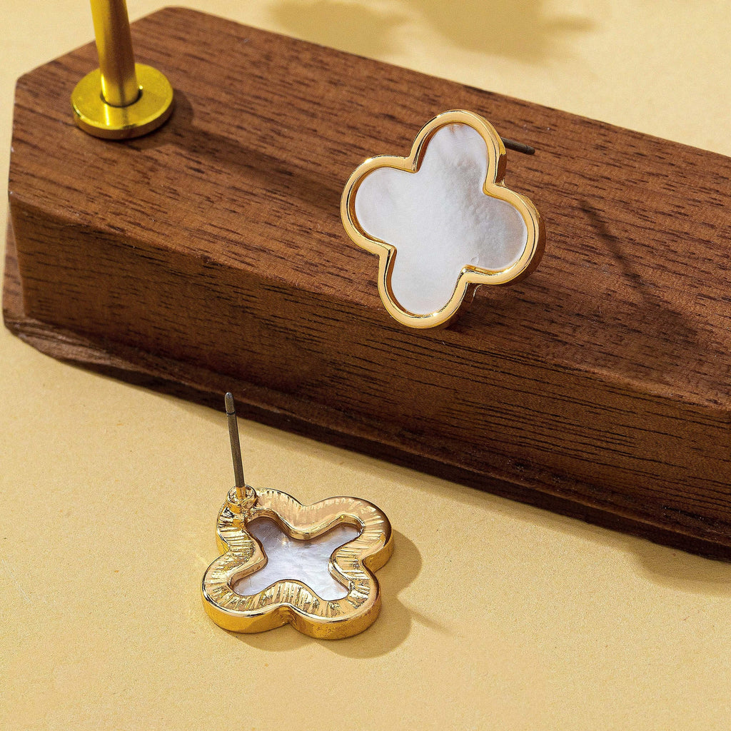 Mother of Pearl Clover Stud Earrings | 80E62351