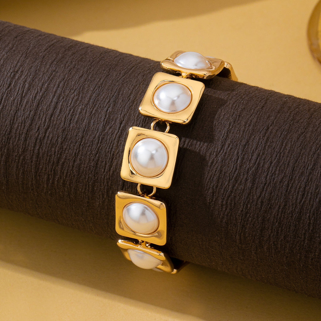 Pearl Square Link Statement Bracelet | 80B1904