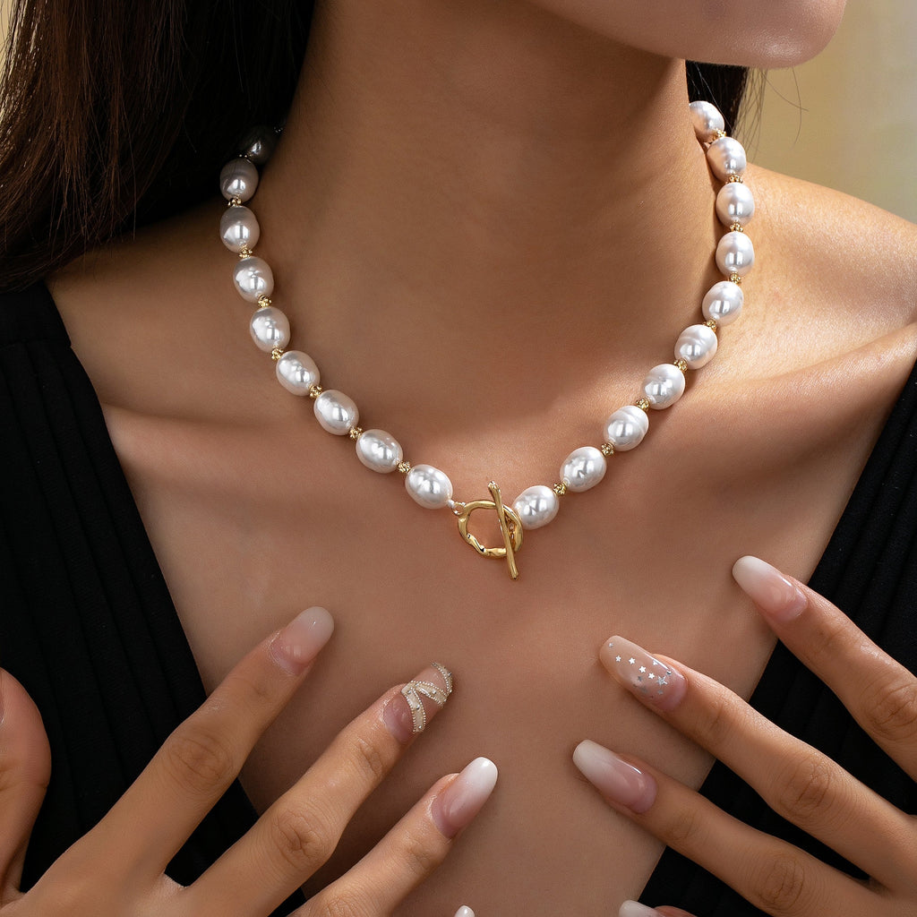 Baroque Pearl Toggle Clasp Necklace | 80N93769