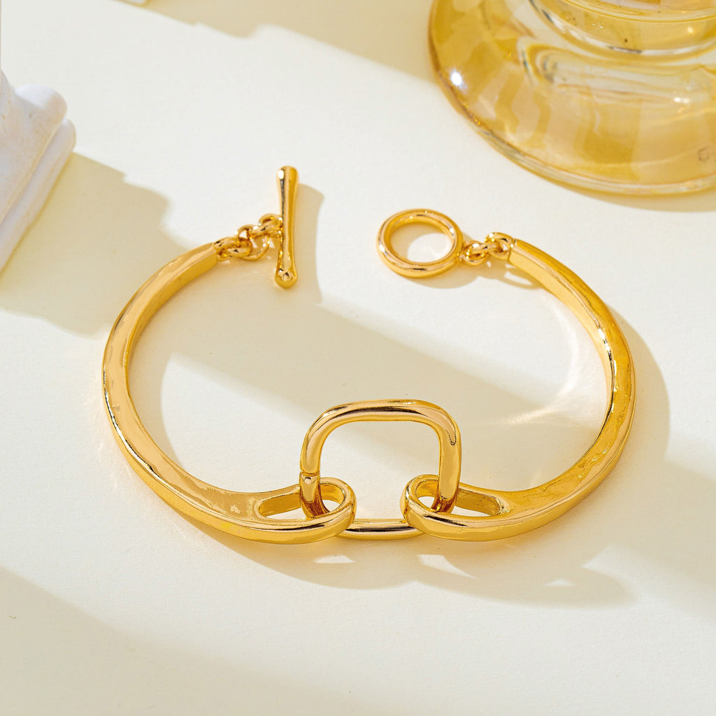 Hammered Square Link Toggle Bracelet | 80B1964