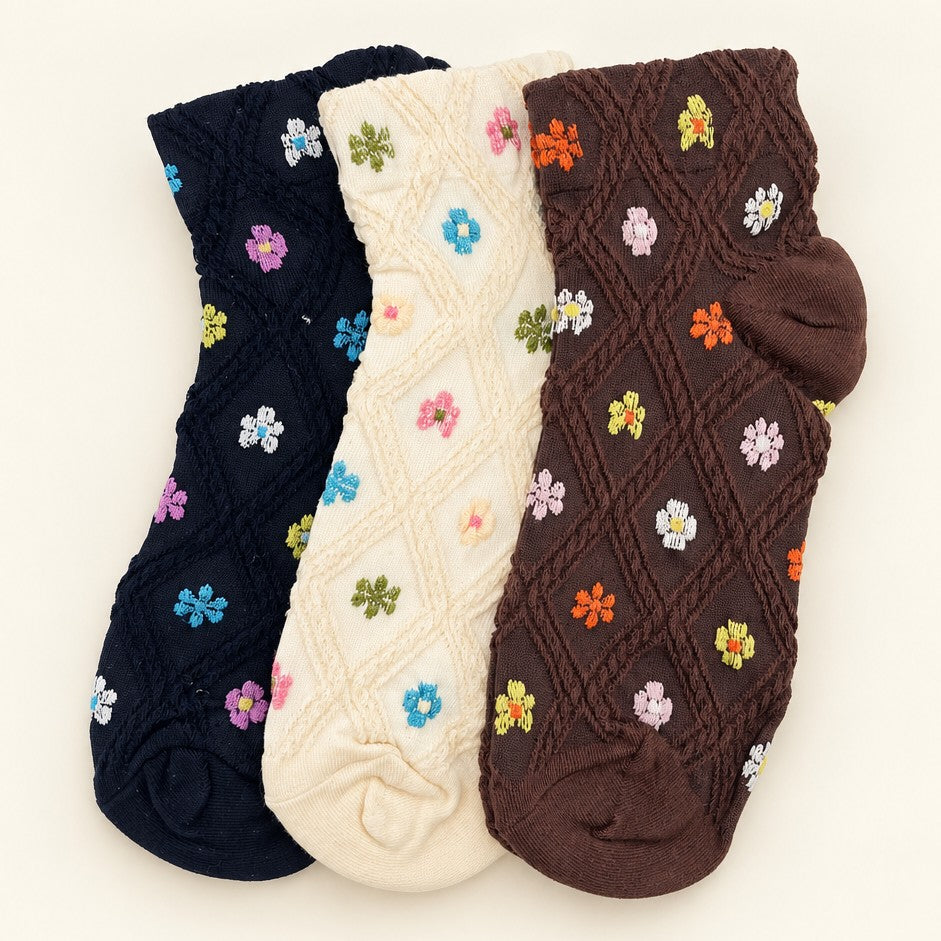 MULTI FLORAL EMBROIDERY TEXTURED ANKLE SOCKS | 40S02096