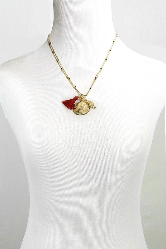SEASHELL PENDANT NECKLACE