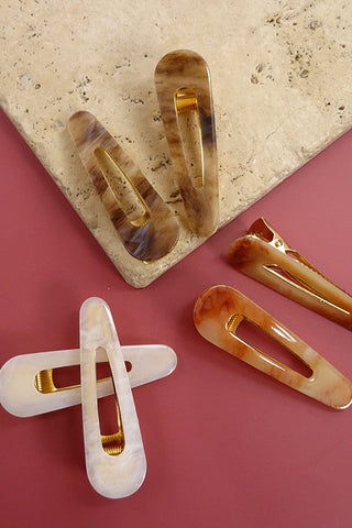 PAIR OF RESIN HAIR CLIPS | 40H364b